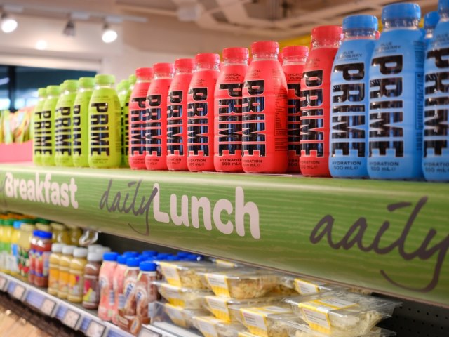 Utrkuju se da ga uvrste u ponudu: Zabranjeni napitak dostupniji u Srbiji, a opasan za zdravlje dece